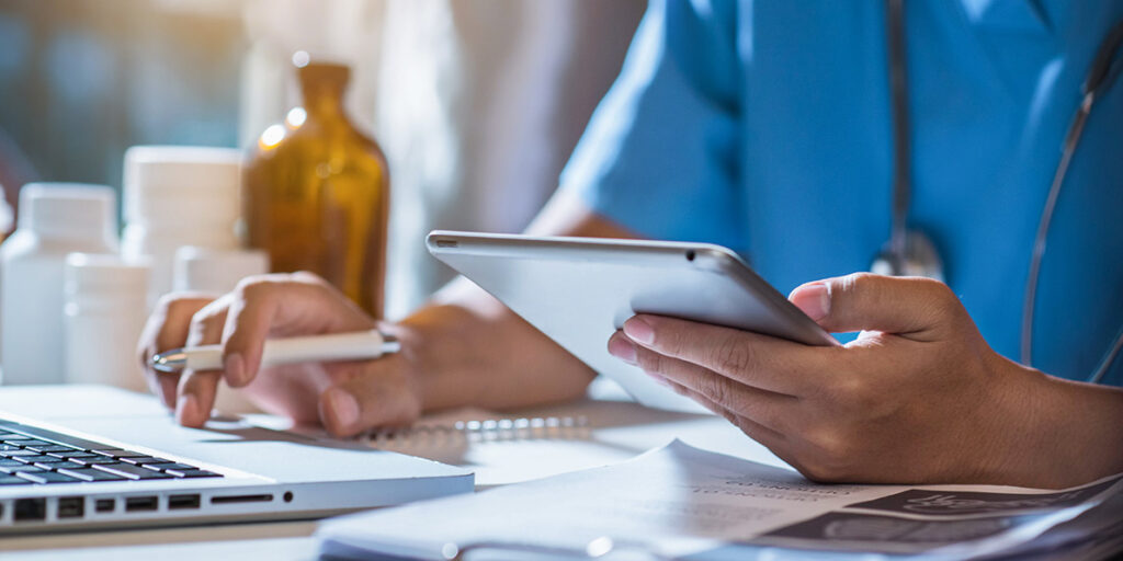 The Role of Senior Microsoft Consultants for Regulated Industries in Defense and Healthcare