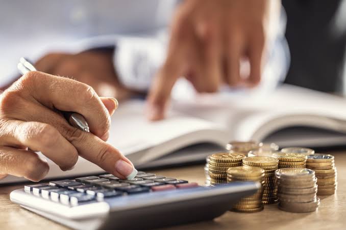 Cum influențează avansul minim costul total calculat de un simulator credit ipotecar